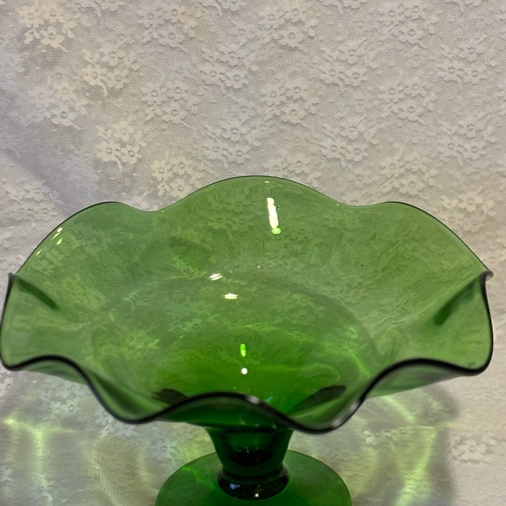Vintage Green Glass Ruffled Bowl - Picture 5 of 8